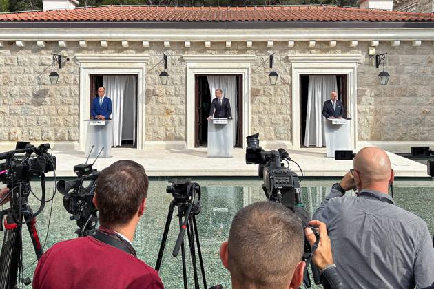 Sveti Stefan, Montenegro, October 22, 2026—The Chancellor’s trip abroad for the Berlin Process Summit; press conference with German Chancellor Friedrich Merz (CDU), Montenegrin Prime Minister Milojko Spajic, and Austrian Chancellor Christian Stocker Copyright: xdtsxNachrichtenagenturx dts_140222