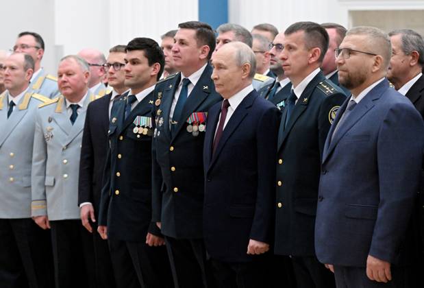 Russia Putin Federal Customs Service 9270455 22.10.2026 Russian President Vladimir Putin and Federal Customs Service head Valery Pikalev, right, attend a ceremony to present the agency with its banner at the Kremlin in Moscow, Russia. Pelagiya Tikhonova Sputnik Moscow Russia  Copyright: xPelagiyaxTikhonovax