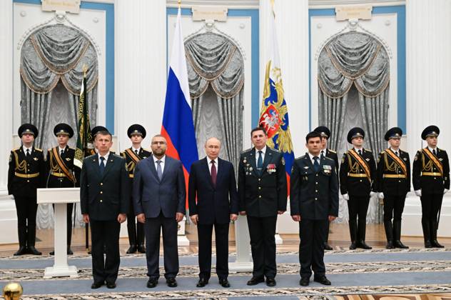 Russia Putin Federal Customs Service 9270466 22.10.2026 Russian President Vladimir Putin and Federal Customs Service head Valery Pikalev, 2nd left, attend a ceremony to present the agency with its banner at the Kremlin in Moscow, Russia. Pelagiya Tikhonova Sputnik Moscow Russia  Copyright: xPelagiyaxTikhonovax