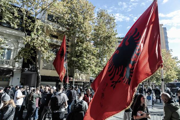October 22, 2026, Tirana, Albania: TIRANA, ALBANIA, OCTOBER 22, 2026: Demonstrators gather outside the Albanian Parliament as lawmakers convene for a plenary session amid continuing student-led anti-government protests. The movement calls for improved university conditions, increased education funding and greater government accountability, alongside demands for Prime Minister Edi Rama™s resignation. Tirana Albania - ZUMAq101 20261022_zna_q101_052 Copyright: xKonstantinosxZilosx