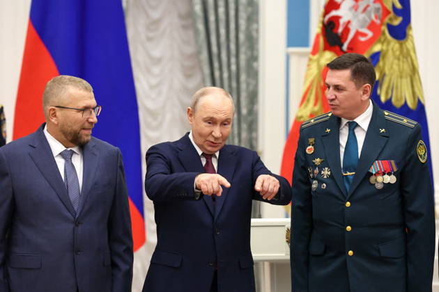 RUSSIA, MOSCOW - OCTOBER 22, 2026: Russia s President Vladimir Putin (C) and the Federal Customs Service of Russia to the agency s head Valery Pikalev (L) are seen during a ceremony at the Kremlin in which Pikalev was presented the agency s banner. Approved by a presidential decree in 2019, the banner has not yet been presented to the agency s top official. Pelageya Tikhonova POOL TASS  99764178