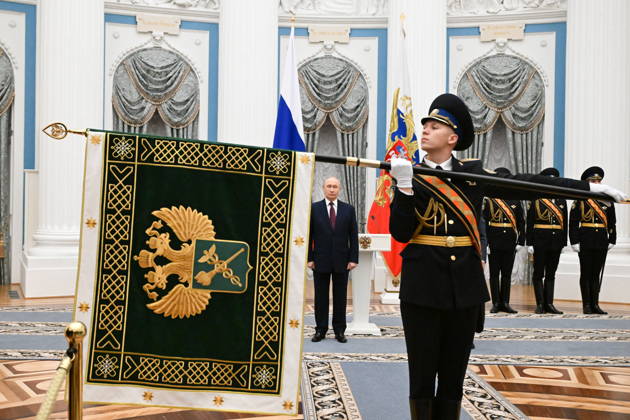 RUSSIA, MOSCOW - OCTOBER 22, 2026: Russia s President Vladimir Putin (C back) attends a ceremony to present the banner of the Federal Customs Service of Russia to the agency s head Pikalev (not pictured). Approved by a presidential decree in 2019, the banner has not yet been presented to the agency s top official Moscow Russia  - ZUMAt113 20261022_zaa_t113_347 Copyright: xPelageyaxTikhonovax