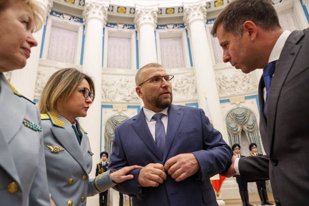 RUSSIA, MOSCOW - OCTOBER 22, 2026: The head of the Federal Customs Service of Russia, Valery Pikalev, (C) is seen during a ceremony at the Kremlin in which he was presented the agency s banner by Russia s President Putin (not pictured). Approved by a presidential decree in 2019, the banner has not yet been presented to the agency s top official Moscow Russia  - ZUMAt113 20261022_zaa_t113_379 Copyright: xMikhailxSinitsynx