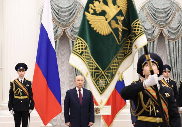 RUSSIA, MOSCOW - OCTOBER 22, 2026: Russia s President Vladimir Putin (C back) is seen during a ceremony to present the banner of the Federal Customs Service of Russia to the agency s head Pikalev. Approved by a presidential decree in 2019, the banner has not yet been presented to the agency s top official Moscow Russia  - ZUMAt113 20261022_zaa_t113_400 Copyright: xMikhailxSinitsynx