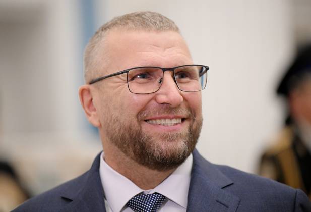 Russia Putin Federal Customs Service 9270521 22.10.2026 Federal Customs Service head Valery Pikalev smiles after the ceremony to present the agency with its banner at the Kremlin in Moscow, Russia. Pelagiya Tikhonova Sputnik Moscow Russia  Copyright: xPelagiyaxTikhonovax