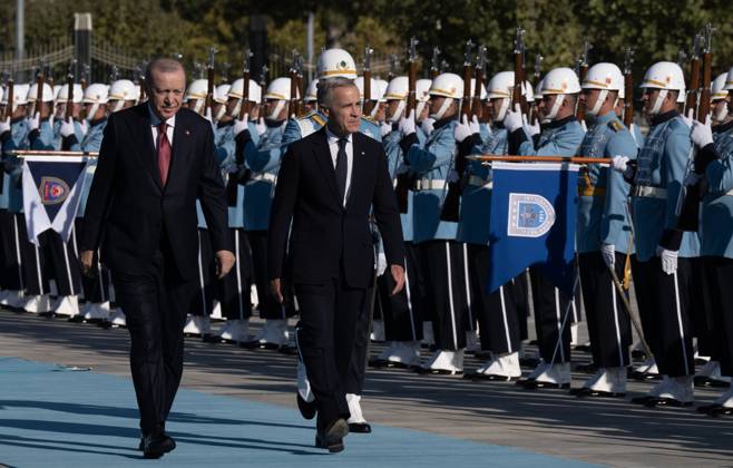 October 22, 2026, Ankara, Turkey: Prime Minister Mark Carney, right, walks with Turkish President Recep Tayyip Erdogan as he arrives at the Bestepe Presidential complex in Ankara, Turkey on Thursday, Oct. 22, 2026. Ankara Turkey  - ZUMAc35_ 20261022_zaf_c35_045 Copyright: xAdrianxWyldx