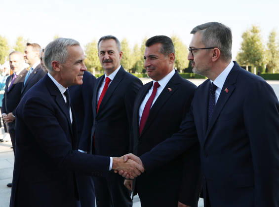 Recep Tayyip Erdogan - Mark Carney meeting in Ankara ANKARA, TURKIYE - OCTOBER 22: (----EDITORIAL USE ONLY - MANDATORY CREDIT - TURKISH PRESIDENCY MURAT CETINMUHURDAR HANDOUT - NO MARKETING NO ADVERTISING CAMPAIGNS - DISTRIBUTED AS A SERVICE TO CLIENTS----) Canadian Prime Minister Mark Carney shake hands with Presidential Communications Director Burhanettin Duran (R) during an official ceremony in Ankara, Turkiye on October 22, 2026. TUR Presidency Murat Cetinmuhurdar Anadolu Ankara Turkey. Editorial use only. Please get in touch for any other usage.  Copyright: x2026xAnadoluxTURxPresidency xMuratxCetinmuhurdarx