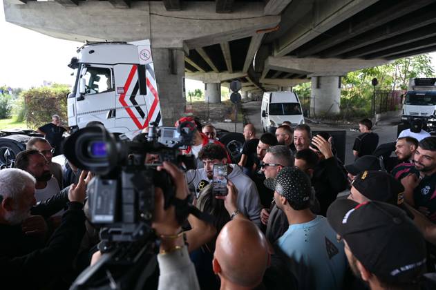 IPA90034468 - Naples. Blockade and protest by truck drivers at the Via Argine roundabout over high fuel prices and the high cost of living  Copyright: xFelicexDexMartinox xFelicexDexMartinox IPA90034468