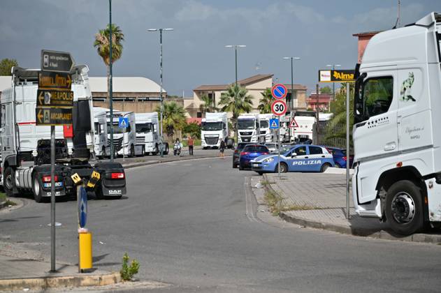 IPA90034505 - Naples. Blockade and protest by truck drivers at the Via Argine roundabout over high fuel prices and the high cost of living  Copyright: xFelicexDexMartinox xFelicexDexMartinox IPA90034505