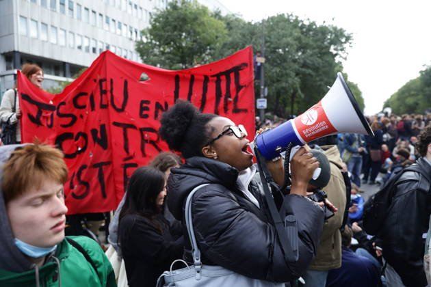 Students gather outside Pitie-Salpetriere hospital in Paris PARIS, FRANCE - OCTOBER 22: Students and protesters gather outside the Pitie-Salpetriere hospital in Paris, France, on October 22, 2026, during a demonstration called by student and high school organisations amid ongoing social and political tensions in France. The demonstration had been banned by the Paris police prefecture. Ibrahim Ezzat Anadolu Paris France. Editorial use only. Please get in touch for any other usage.  Copyright: x2026xAnadoluxIbrahimxEzzatx