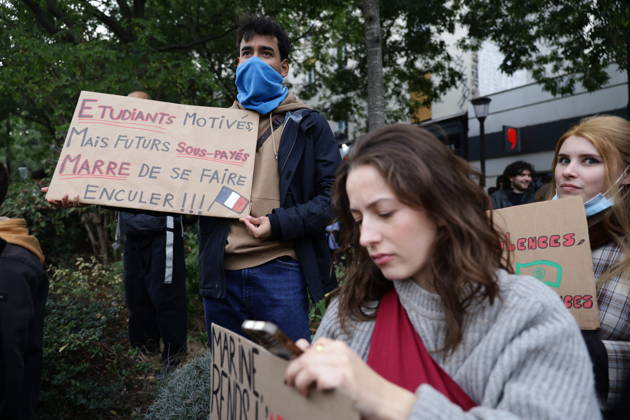 Students gather outside Pitie-Salpetriere hospital in Paris PARIS, FRANCE - OCTOBER 22: Students and protesters gather outside the Pitie-Salpetriere hospital in Paris, France, on October 22, 2026, during a demonstration called by student and high school organisations amid ongoing social and political tensions in France. The demonstration had been banned by the Paris police prefecture. Ibrahim Ezzat Anadolu Paris France. Editorial use only. Please get in touch for any other usage.  Copyright: x2026xAnadoluxIbrahimxEzzatx
