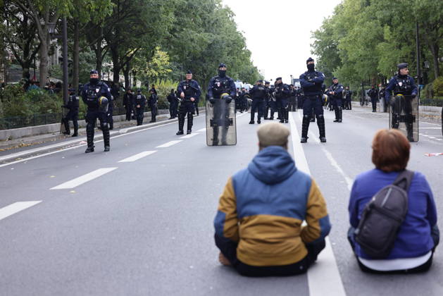 Students gather outside Pitie-Salpetriere hospital in Paris PARIS, FRANCE - OCTOBER 22: Students and protesters gather outside the Pitie-Salpetriere hospital in Paris, France, on October 22, 2026, during a demonstration called by student and high school organisations amid ongoing social and political tensions in France. The demonstration had been banned by the Paris police prefecture. Ibrahim Ezzat Anadolu Paris France. Editorial use only. Please get in touch for any other usage.  Copyright: x2026xAnadoluxIbrahimxEzzatx