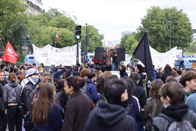Students gather outside Pitie-Salpetriere hospital in Paris PARIS, FRANCE - OCTOBER 22: Students and protesters gather outside the Pitie-Salpetriere hospital in Paris, France, on October 22, 2026, during a demonstration called by student and high school organisations amid ongoing social and political tensions in France. The demonstration had been banned by the Paris police prefecture. Ibrahim Ezzat Anadolu Paris France. Editorial use only. Please get in touch for any other usage.  Copyright: x2026xAnadoluxIbrahimxEzzatx