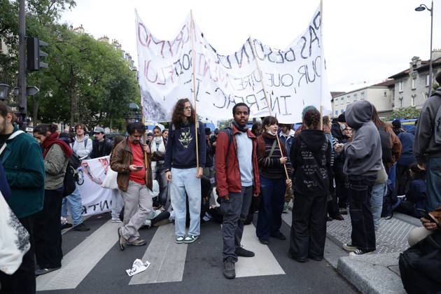 Students gather outside Pitie-Salpetriere hospital in Paris PARIS, FRANCE - OCTOBER 22: Students and protesters gather outside the Pitie-Salpetriere hospital in Paris, France, on October 22, 2026, during a demonstration called by student and high school organisations amid ongoing social and political tensions in France. The demonstration had been banned by the Paris police prefecture. Ibrahim Ezzat Anadolu Paris France. Editorial use only. Please get in touch for any other usage.  Copyright: x2026xAnadoluxIbrahimxEzzatx