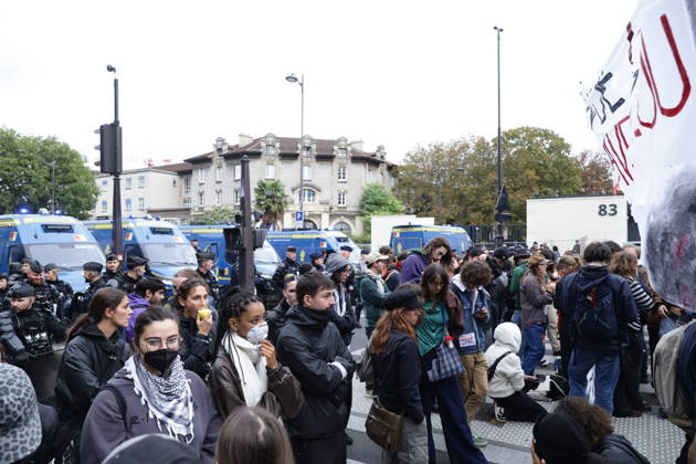 Students gather outside Pitie-Salpetriere hospital in Paris PARIS, FRANCE - OCTOBER 22: Students and protesters gather outside the Pitie-Salpetriere hospital in Paris, France, on October 22, 2026, during a demonstration called by student and high school organisations amid ongoing social and political tensions in France. The demonstration had been banned by the Paris police prefecture. Ibrahim Ezzat Anadolu Paris France. Editorial use only. Please get in touch for any other usage.  Copyright: x2026xAnadoluxIbrahimxEzzatx