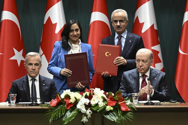 Recep Tayyip Erdogan - Mark Carney joint press conference in Ankara ANKARA, TURKIYE - OCTOBER 22: Turkish President Recep Tayyip Erdogan and Canadian Prime Minister Mark Carney are seen on as Turkish Minister of Transport and Infrastructure Abdulkadir Uraloglu and Canadian Foreign Minister Anita Anand sign the Air Transport Agreement prior to a joint press conference following their bilateral and delegation-level meetings at the Presidential Complex in Ankara, Turkiye on October 22, 2026. Dogukan Keskinkilic Anadolu Ankara Turkey. Editorial use only. Please get in touch for any other usage.  Copyright: x2026xAnadoluxDogukanxKeskinkilicx