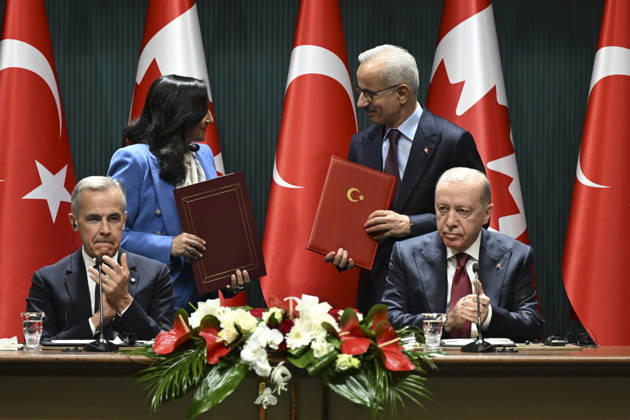 Recep Tayyip Erdogan - Mark Carney joint press conference in Ankara ANKARA, TURKIYE - OCTOBER 22: Turkish President Recep Tayyip Erdogan and Canadian Prime Minister Mark Carney are seen on as Turkish Minister of Transport and Infrastructure Abdulkadir Uraloglu and Canadian Foreign Minister Anita Anand sign the Air Transport Agreement prior to a joint press conference following their bilateral and delegation-level meetings at the Presidential Complex in Ankara, Turkiye on October 22, 2026. Dogukan Keskinkilic Anadolu Ankara Turkey. Editorial use only. Please get in touch for any other usage.  Copyright: x2026xAnadoluxDogukanxKeskinkilicx