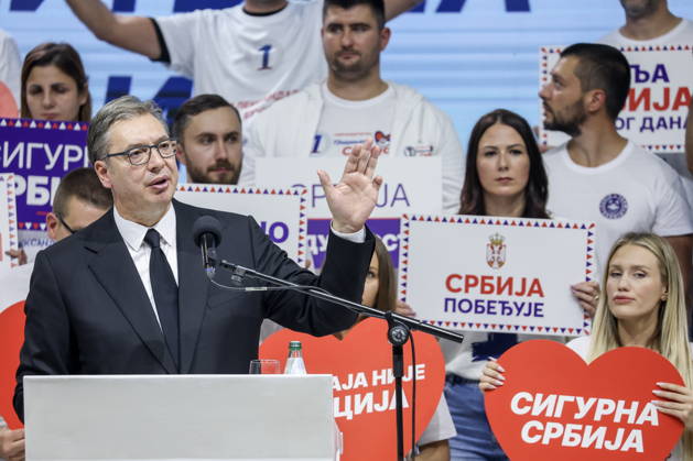 SERBIA, BELGRADE - OCTOBER 22, 2026: Serbia s former President Aleksandar Vucic (L) speaks at a rally at the Ranko Zeravica Sports Hall ahead of the 2026 Serbian parliamentary election scheduled for October 25. Vucic will head the list of the ruling Serbian Progressive Party (SNS) and run as its prime ministerial candidate Belgrade Serbia - ZUMAt113 20261022_zaa_t113_559 Copyright: xAlexanderxRyuminx