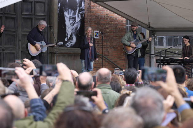 October 22, 2026, Oviedo, Asturias, Spain: Patti Smith attended a tribute in her honour where more than 3,000 people sang along to People Have the Power at Fabrica de Armas de La Vega on October 22, 2026 in Oviedo, Spain Oviedo Spain - ZUMAg15_ 20261022_zaf_g15_052 Copyright: xJackxAbuinx