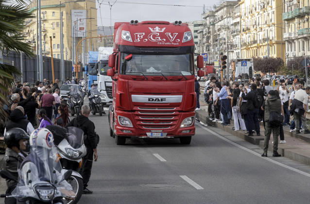 IPA90035595 - The mobilization of transportation sector workers continues: one lane of Via Nuova Marina in Naples, heading toward the Bausan entrance to the port, has been blocked by several dozen protesters in support of truck drivers, who have been protesting for days against rising fuel costs.  Copyright: xSalvatorexLaporta KONTROLABx xKontrolabx IPA90035595