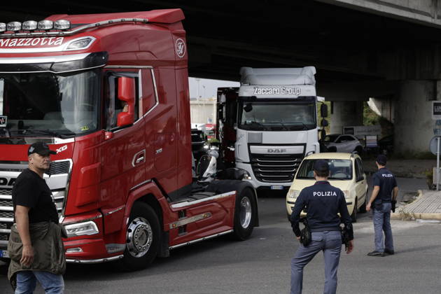 Truck Drivers Strike - Naples Truck drivers and supporters block one lane of Via Nuova Marina in Naples, Italy on October 22, 2026, during a strike against rising fuel costs that has disrupted port access at the Bausan entrance. Photo by Napolipress IPA ABACAPRESS.COM Naples Italy  Copyright: xIPA ABACAx