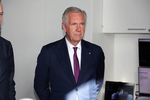 Former Federal President Christian Wulff visits the Fraunhofer Institute for Applied Optics and Precision Mechanics in Jena Jena, January 22, 2026 Former Federal President Christian Wulff during his visit to the Fraunhofer Institute for Applied Optics and Precision Mechanics in Jena, Thuringia, Germany Copyright: xMatthiasxGränzdörferx