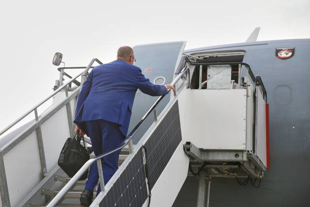 Tivat, Montenegro, October 22, 2026 Tivat Airport The Chancellor’s trip abroad to the Berlin Process Summit Chancellor Friedrich Merz (CDU) boards the Government Air Service plane after the summit Copyright: xdtsxNachrichtenagenturx dts_140280