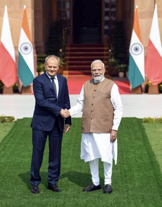 Poland PM Donald Tusk in India New Delhi, Oct 22 (ANI): Prime Minister Narendra Modi shakes hands with his Polish counterpart, Donald Tusk, at Hyderabad House, in New Delhi on Thursday. NEW DELHI Delhi India Copyright: xANIx ANI_20261022040