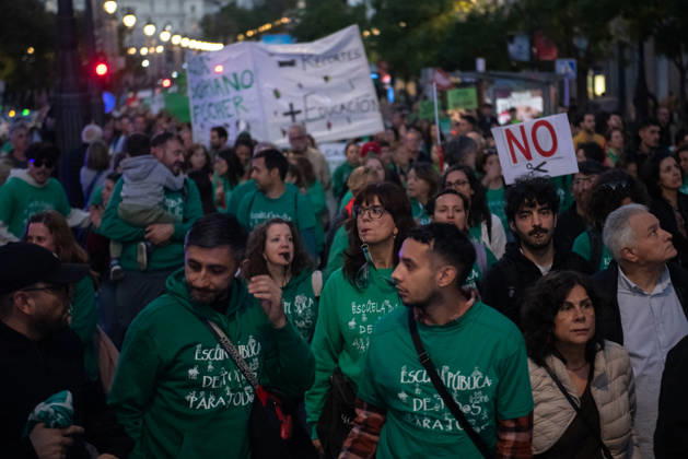 Demonstration in Support of the Education Strike in Madrid Hundreds of people carrying signs during a demonstration in support of the education strike on October 22, 2026, in Madrid, Spain. The indefinite education strike in Madrid continues and enters the second half of October 2026, marked by a strong mobilization of public school teachers and the Ayuso government’s outright refusal to sit down and negotiate. OCTOBER 22, 2026 MAREA VERDE Fernando Sá Madrid, Spain Copyright: xFernandoxSanchezx 7862635