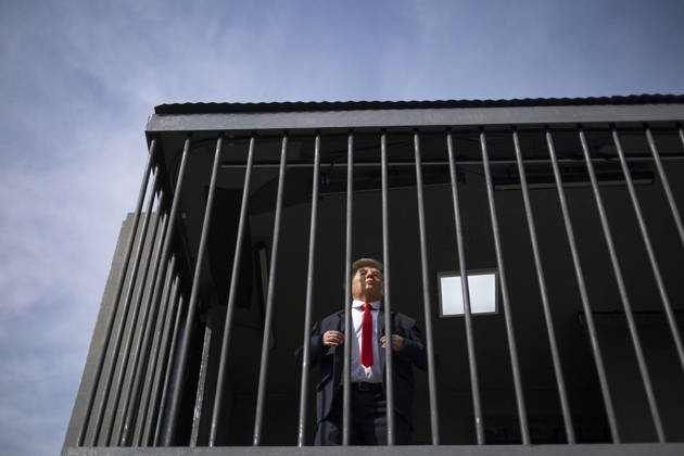 Anti-U.S. President Trump Performance On Billboard Reactions An Iranian masked man performs as U.S. President Donald Trump inside a symbolic cell mounted on a billboard in northern Tehran, Iran, on October 22, 2026, amid escalating tensions between Iran and the United States. Tehran Tehran Iran  Copyright: xMortezaxNikoubazlx originalFilename: nikoubazl-antiuspr261022_npFJ5.jpg