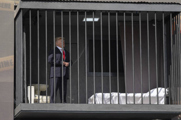 Anti-U.S. President Trump Performance On Billboard Reactions An Iranian masked man performs as U.S. President Donald Trump inside a symbolic cell mounted on a billboard in northern Tehran, Iran, on October 22, 2026, amid escalating tensions between Iran and the United States. Tehran Tehran Iran  Copyright: xMortezaxNikoubazlx originalFilename: nikoubazl-antiuspr261022_npsjV.jpg