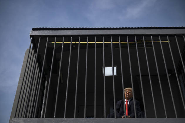 Anti-U.S. President Trump Performance On Billboard Reactions An Iranian masked man performs as U.S. President Donald Trump inside a symbolic cell mounted on a billboard in northern Tehran, Iran, on October 22, 2026, amid escalating tensions between Iran and the United States. Tehran Tehran Iran  Copyright: xMortezaxNikoubazlx originalFilename: nikoubazl-antiuspr261022_npVyY.jpg