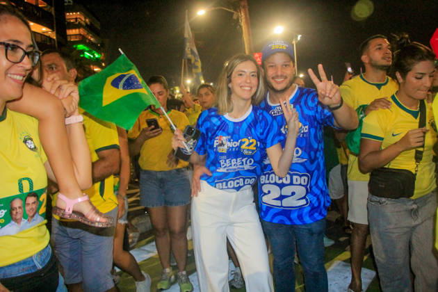 MACEIó, AL - 22.10.2026: ALFREDO GASPAR NO BLOCO DO 22 EM MACEIó - Vice-presidential candidate Alfredo Gaspar (PL) participated on Thursday night (22) in the 22 block in Maceió which drew a crowd to the beaches of Jatiúca and Ponta Verde x3037051x  GUIDOxJR.