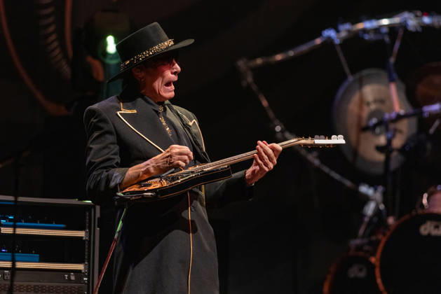 October 22, 2026, Madison, Wisconsin, USA: STEVE VAI of BEAT performing King Crimson material at the Orpheum Theater in Madison, Wisconsin Madison USA  - ZUMAs135 20261022_zap_s135_014 Copyright: xDanielxDeSloverx