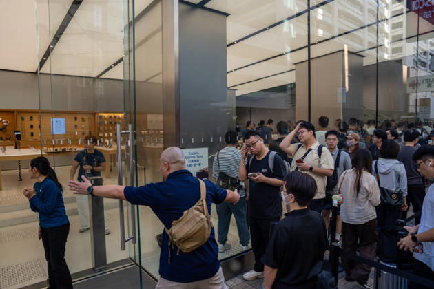 First Day on sale of IPhone Duo in Hong Kong Apple employees welcoming customers picking up their iPhone Duo at an Apple Store on October 22, 2026 in Hong Kong. The iPhone DUO is Apple INC.™s first foldable phone, today is the first day the new iPhone DUO is available to the public. (Photo by Vernon Yuen Nexpher Images) HONG KONG HONG KONG