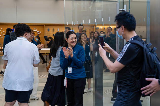 First Day on sale of IPhone Duo in Hong Kong Apple employees welcoming customers picking up their iPhone Duo at an Apple Store on October 22, 2026 in Hong Kong. The iPhone DUO is Apple INC.™s first foldable phone, today is the first day the new iPhone DUO is available to the public. (Photo by Vernon Yuen Nexpher Images) HONG KONG HONG KONG