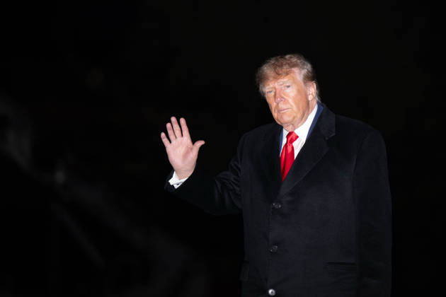 October 23, 2026, Washington, District Of Columbia, United States: President DONALD TRUMP arrives back at the White House following a campaign rally in Sioux City, Iowa. Washington United States - ZUMAk206 20261023_znp_k206_002 Copyright: xMattxKaminskyx