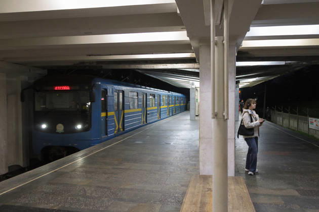 Kyiv metro station partially reopens after October 19 Russian attack A woman stands on the platform as a train arrives at the Chernihivska metro station in Kyiv, Ukraine, on October 22, 2026. The station has partially resumed operations following an attack on October 19 that damaged the station, tracks and the cable network. Kyiv Ukraine  Copyright: xKyryloxChubotinx originalFilename: ukrinform-kyivmetr261022_npsGk