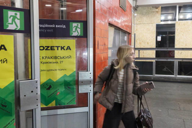 Kyiv metro station partially reopens after October 19 Russian attack A woman passes OSB panels, replacing shattered windows at the Chernihivska metro station in Kyiv, Ukraine, on October 22, 2026. The station has partially resumed operations following an attack on October 19 that damaged the station, tracks and the cable network. Kyiv Ukraine  Copyright: xKyryloxChubotinx originalFilename: ukrinform-kyivmetr261022_np1XS