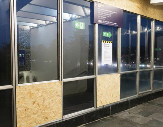 Kyiv metro station partially reopens after October 19 Russian attack OSB panels replace shattered windows at the Chernihivska metro station in Kyiv, Ukraine, on October 22, 2026. The station has partially resumed operations following a Russian attack on October 19 that damaged the station, tracks and the cable network. Kyiv Ukraine  Copyright: xKyryloxChubotinx originalFilename: ukrinform-kyivmetr261022_npgXP