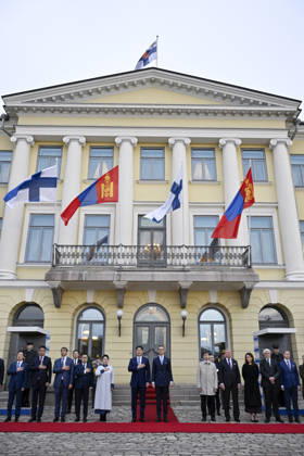 Mongolian President Ukhnaa Khurelsukh (middle left) and Finnish President Alexander Stubb outside the Presidential Palace during the welcoming ceremony of the visit of the President of Mongolia in Helsinki, Finland on October 23, 2026. - MARKKU ULANDER Helsinki Finland  Copyright: xMarkkuxUlanderx tLpOul2oS2A