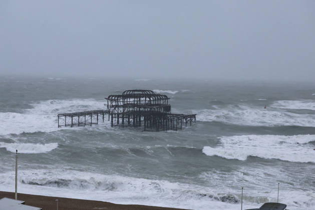 October 23, 2026, Brighton, East Sussex, UK: Brighton, UK. Rough seas on the coastline at Brighton in East Sussex as Storm Austen hits the UK. The first named storm of the season, Storm Austen is bringing severe gales and heavy rain with yellow and amber weather warnings for large parts of the country. Brighton UK  - ZUMAl94_ 20261023_zaf_l94_001 Copyright: xJacquelinexLawriex