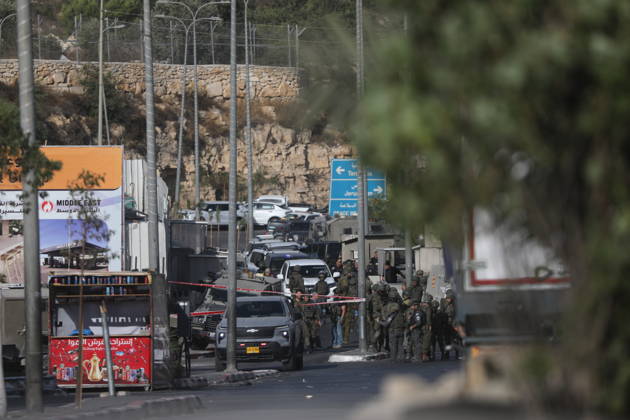 Israeli forces kill two Palestinians in Farsh Al Hawa area of Hebron HEBRON, WEST BANK, PALESTINE - OCTOBER 23: Israeli forces stand guard in the Farsh Al Hawa area at the northern entrance to Hebron after Israeli soldiers shot and killed two Palestinians alleging they had launched an attack targeting Israelis in the vicinity before sealing off the area with military security cordons in West Bank, Palestine on October 23, 2026. Mamoun Wazwaz Anadolu Hebron West Bank. Editorial use only. Please get in touch for any other usage.  Copyright: x2026xAnadoluxMamounxWazwazx