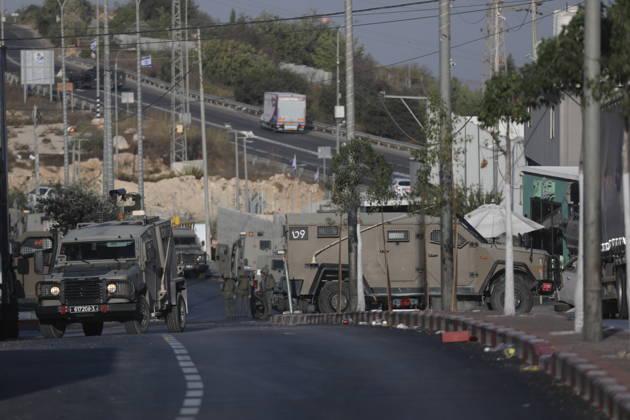 Israeli forces kill two Palestinians in Farsh Al Hawa area of Hebron HEBRON, WEST BANK, PALESTINE - OCTOBER 23: Israeli forces stand guard in the Farsh Al Hawa area at the northern entrance to Hebron after Israeli soldiers shot and killed two Palestinians alleging they had launched an attack targeting Israelis in the vicinity before sealing off the area with military security cordons in West Bank, Palestine on October 23, 2026. Mamoun Wazwaz Anadolu Hebron West Bank. Editorial use only. Please get in touch for any other usage.  Copyright: x2026xAnadoluxMamounxWazwazx