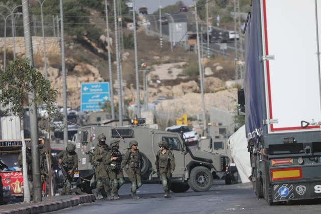 Israeli forces kill two Palestinians in Farsh Al Hawa area of Hebron HEBRON, WEST BANK, PALESTINE - OCTOBER 23: Israeli forces stand guard in the Farsh Al Hawa area at the northern entrance to Hebron after Israeli soldiers shot and killed two Palestinians alleging they had launched an attack targeting Israelis in the vicinity before sealing off the area with military security cordons in West Bank, Palestine on October 23, 2026. Mamoun Wazwaz Anadolu Hebron West Bank. Editorial use only. Please get in touch for any other usage.  Copyright: x2026xAnadoluxMamounxWazwazx