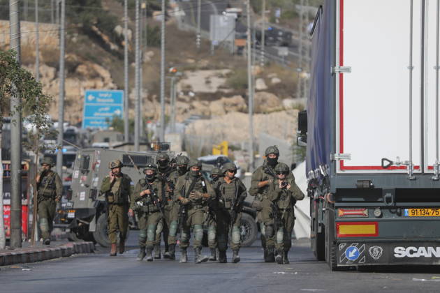 Israeli forces kill two Palestinians in Farsh Al Hawa area of Hebron HEBRON, WEST BANK, PALESTINE - OCTOBER 23: Israeli forces stand guard in the Farsh Al Hawa area at the northern entrance to Hebron after Israeli soldiers shot and killed two Palestinians alleging they had launched an attack targeting Israelis in the vicinity before sealing off the area with military security cordons in West Bank, Palestine on October 23, 2026. Mamoun Wazwaz Anadolu Hebron West Bank. Editorial use only. Please get in touch for any other usage.  Copyright: x2026xAnadoluxMamounxWazwazx