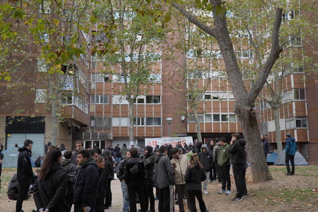 The Gasteiz Housing Union is organizing a rally to protest the eviction of a family with six minor children. Several people at a rally to try to prevent an eviction, on October 23, 2026, in Vitoria-Gasteiz, Álava, Basque Country, Spain. The Gasteiz Housing Union has organized a rally to try to prevent the eviction of a family with six minor children; the reason for the eviction is the expiration of the rental agreement for the home after years of residence, amid the housing crisis and without the family having been provided with alternative housing by the authorities. OCTOBER 23, 2026 In Vitoria Gasteiz, Álava, Basque Country Vitoria Gasteiz, Álava, Basque Country Spain Copyright: xInakixBerasalucex 7863080
