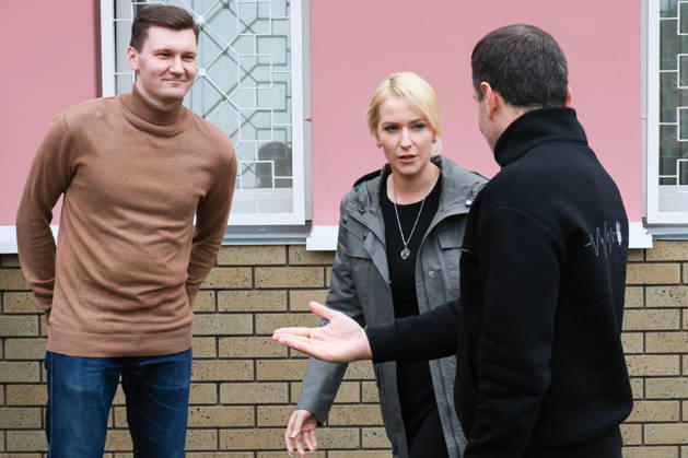 BELARUS, GOMEL REGION - OCTOBER 23, 2026: Russia s Human Rights Commissioner Yana Lantratova (C) and Ukraine s Human Rights Commissioner Dmytro Lubinets (R) meet during a Russian-Ukrainian exchange of prisoners-of-war at the Novaya Guta border crossing. Alexander Shcherbak TASS  99801897