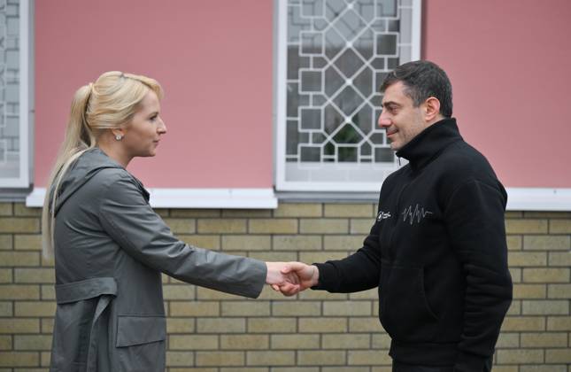 Belarus Russia Ukraine Military Operation POWs Exchange 9271076 23.10.2026 Russian Human Rights Commissioner Yana Lantratova and Ukrainian Human Rights Commissioner Dmytro Lubinets meet before a prisoner-of-war exchange between Russia and Ukraine in Gomel Region, Belarus. Yuri Kochetkov Sputnik Gomel region Belarus  Copyright: xYurixKochetkovx