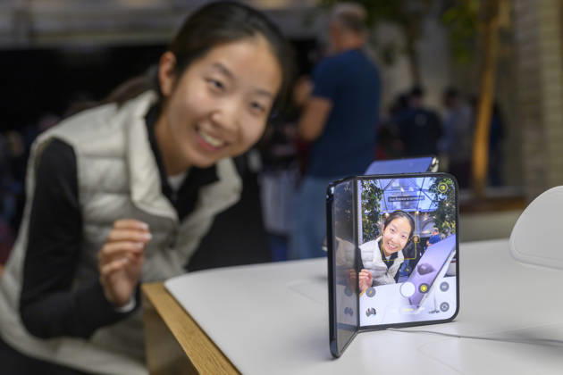 October 23, 2026, London, London, UK: London, UK. Customers inside the Apple Covent Garden store view and buy the new Apple iPhone Duo, the companyâ€⠢s first foldable iPhone. Opened, it is the thinnest iPhone ever, with a 7.6-inch inner display that provides a large canvas for viewing content, gaming, and multitasking, and a special nano-texture finish that minimises glare for an unparalleled viewing experience. Closed, the 5.4-inch outer display delivers 90 percent of the screen area of iPhone 18 Pro in a compact, pocketable design. London UK - ZUMAl94_ 20261023_zaf_l94_013 Copyright: xRayxTangx